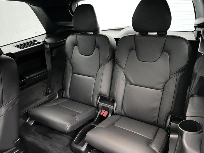 Volvo XC90 B5 AWD AUT BLACK EDITION PLUS na operativní leasing