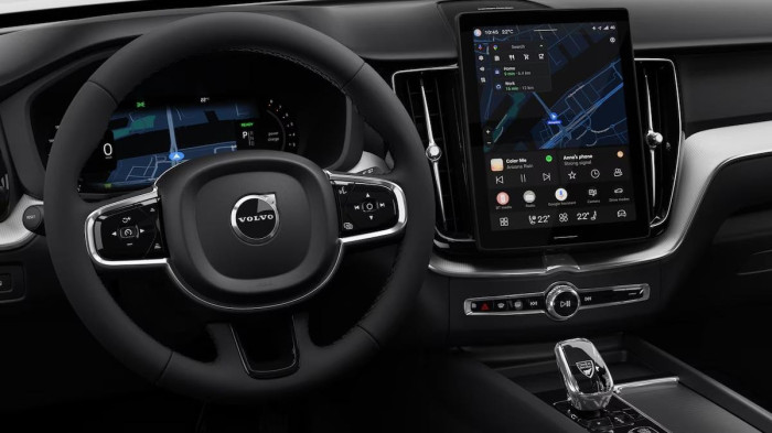 Volvo XC60 B5 AWD AUT PLUS BLACK EDITION na operativní leasing