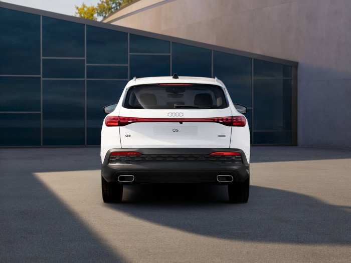 Audi Q5 e-hybrid quattro 220 kW na operativní leasing