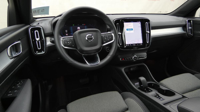 Volvo XC40 B4 FWD Core DCT na operativní leasing