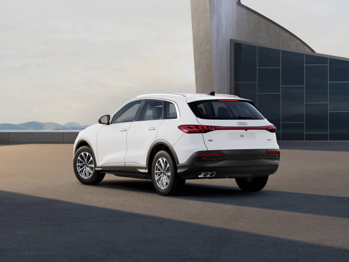 Audi Q5 3.0 TDI 220 kW quattro STR na operativní leasing