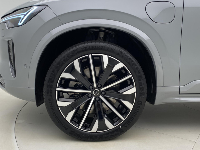 Volvo XC90 T8 AWD Plug-in DARK PLUS 7m na operativní leasing