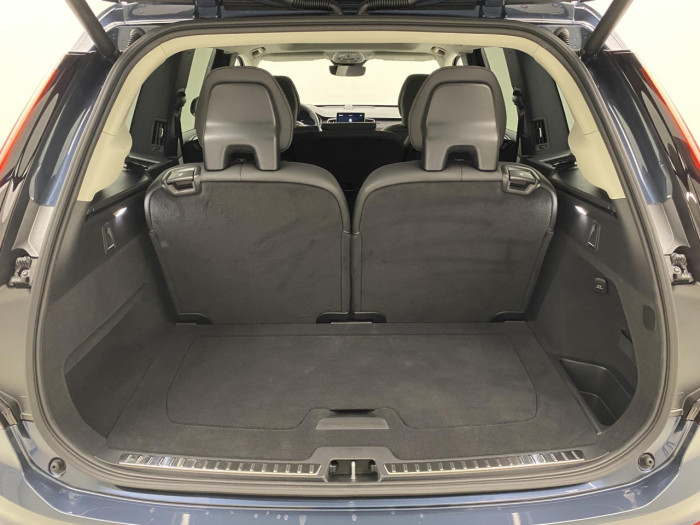Volvo XC90 T8 AWD Plug-in DARK PLUS 7m na operativní leasing