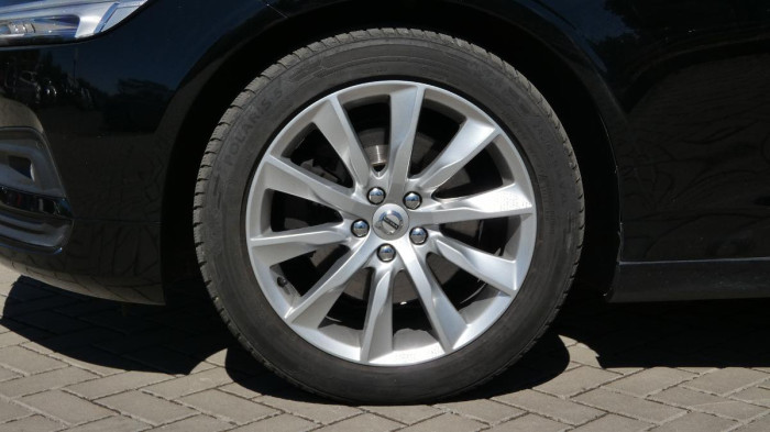 Volvo V90 B4 mHEV AWD aut. Momentum Pro na operativní leasing