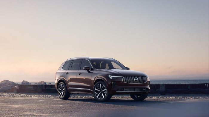 Volvo XC90 B5 AWD AUT CORE 7míst na operativní leasing