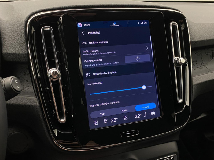 Volvo EX40 SINGLE MOTOR ELETRIC PLUS na operativní leasing