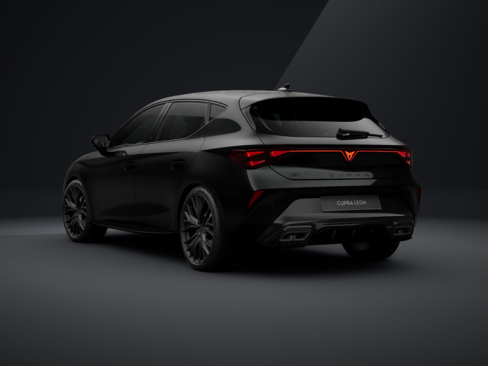 Cupra Leon Tribe 1.5 eTSI 150k DSG na operativní leasing