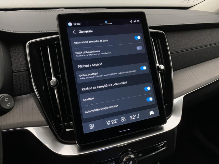 Volvo XC90 T8 AWD RECHARGE DARK PLUS 7m na operativní leasing