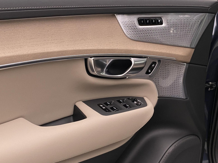 Volvo XC90 B5 AWD AUT DARK PLUS 7míst na operativní leasing