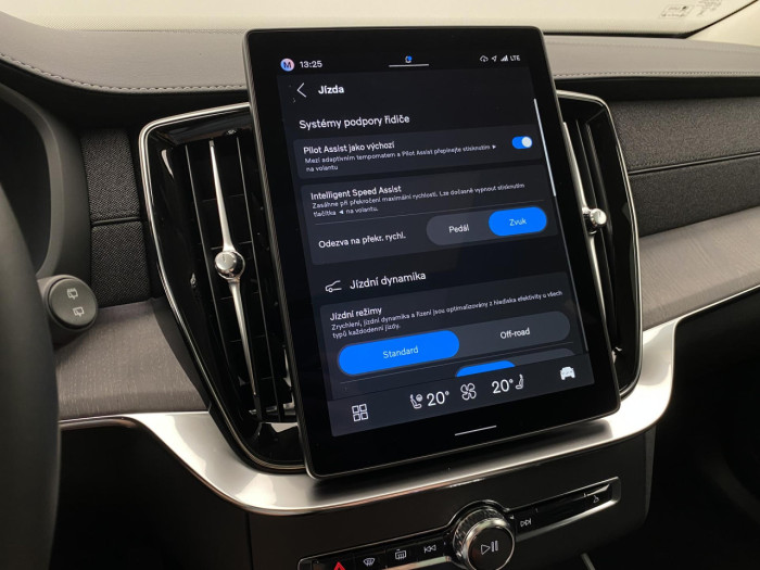 Volvo XC90 B5 AWD AUT DARK PLUS 7míst na operativní leasing