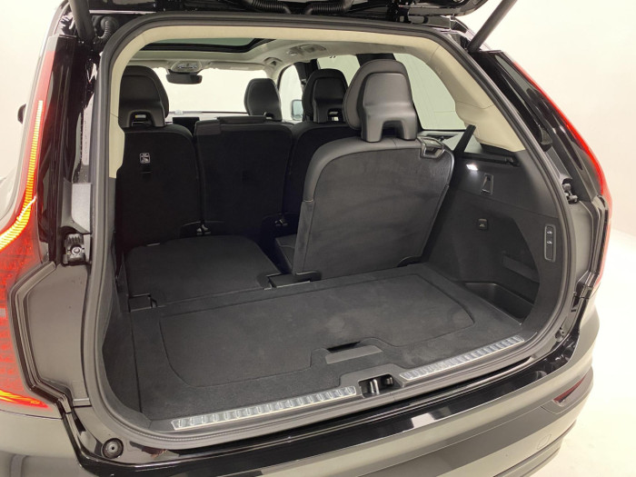Volvo XC90 T8 AWD Plug-in DARK ULTRA na operativní leasing