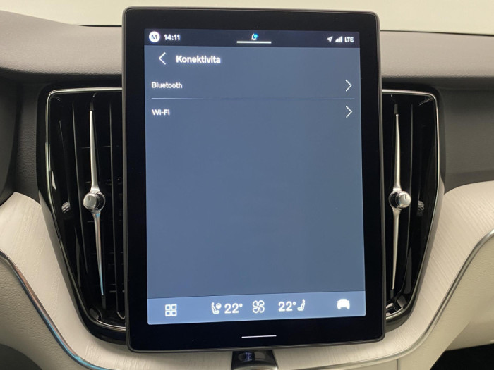 Volvo XC60 B5 AWD AUT DARK PLUS na operativní leasing