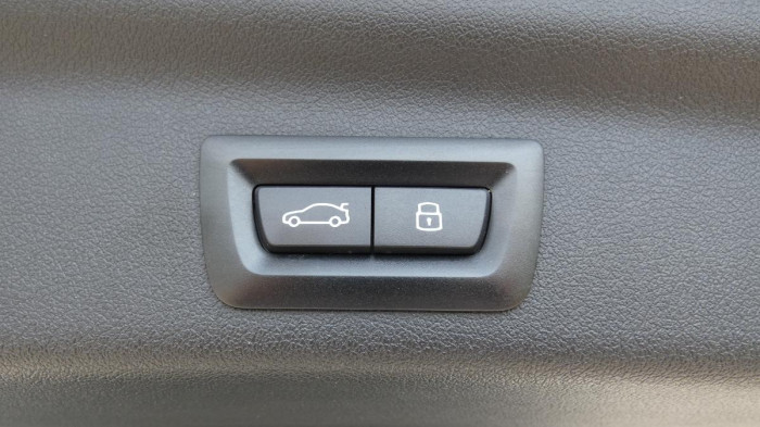 BMW X1 sDrive 18i na operativní leasing