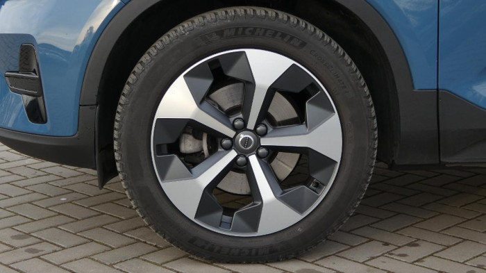 Volvo XC40 B3 PLUS DARK na operativní leasing