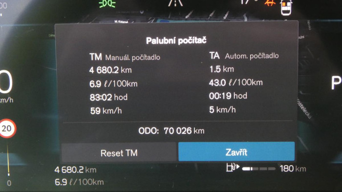 Volvo XC40 B3 PLUS DARK na operativní leasing