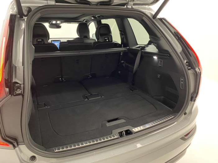 Volvo XC90 B5 AWD BLACK EDITION PLUS 7 na operativní leasing