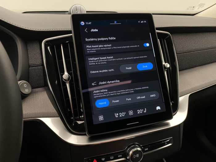 Volvo XC90 T8 AWD Plug-in DARK ULTRA na operativní leasing