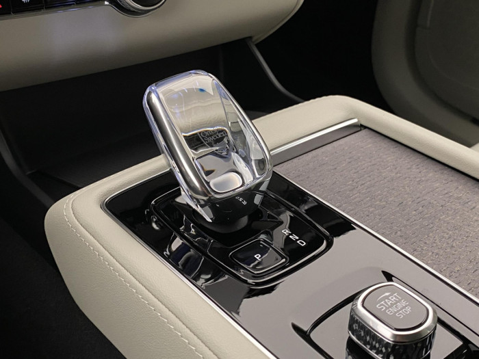 Volvo XC90 T8 AWD Plug-in BRIGHT PLUS 7m na operativní leasing