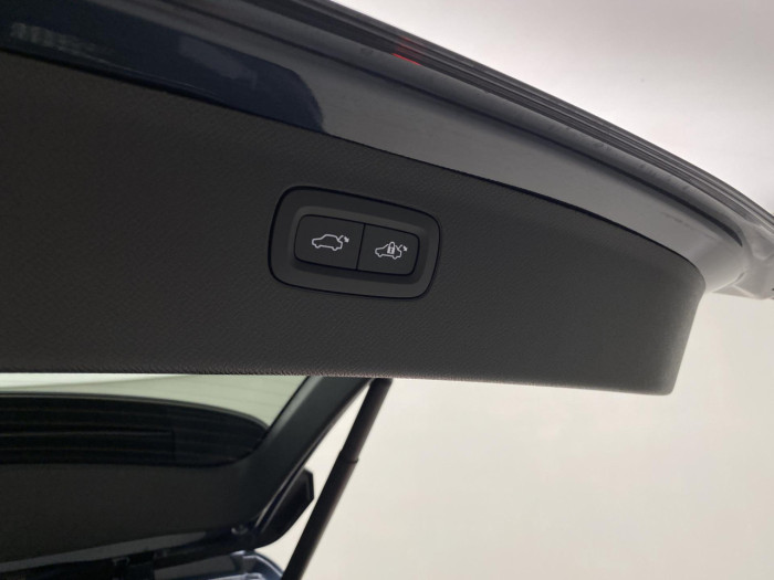 Volvo XC90 B5 AWD AUT DARK PLUS 7míst na operativní leasing