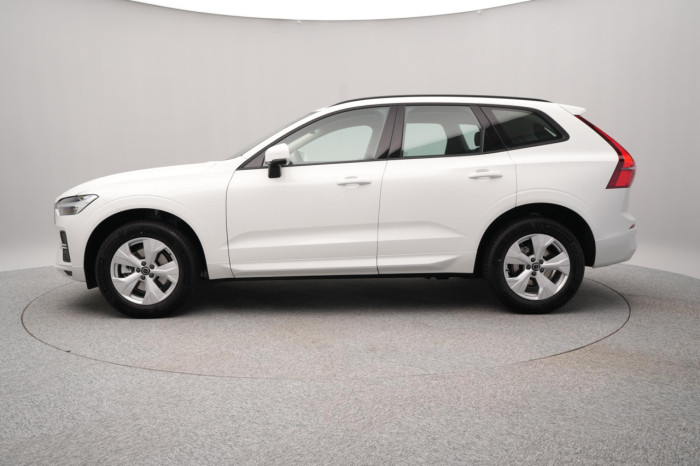 Volvo XC60 B5 AWD AUT ESSENTIAL na operativní leasing