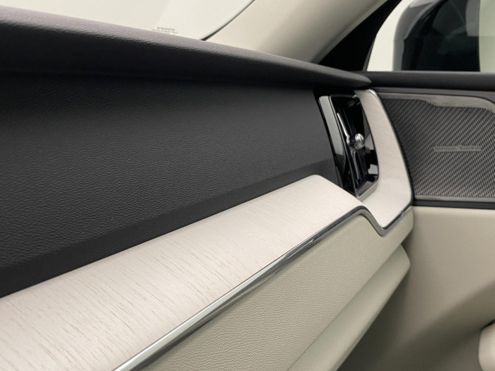 Volvo XC60 B5 AWD AUT DARK PLUS na operativní leasing