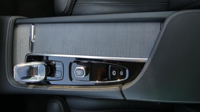 Volvo XC90 B5 AWD Ultimate Bright 7 míst na operativní leasing