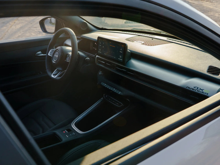 Jeep Avenger Altitude 1.2T e-Hybrid 81 kW Benzín Automatická převodovka na operativní leasing