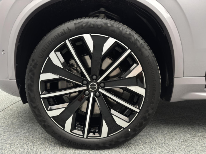 Volvo XC90 T8 AWD Plug-in DARK PLUS 7m na operativní leasing