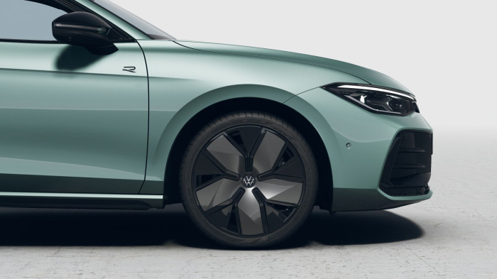 Volkswagen Passat R-Line People 2,0 TSI 150 kW na operativní leasing