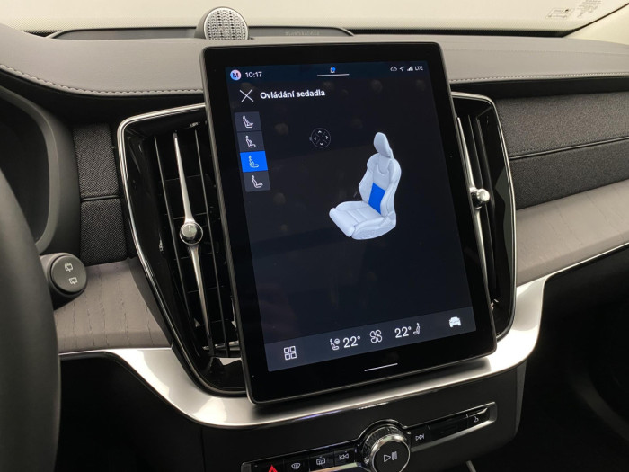 Volvo XC90 T8 AWD Plug-in DARK PLUS 7m na operativní leasing