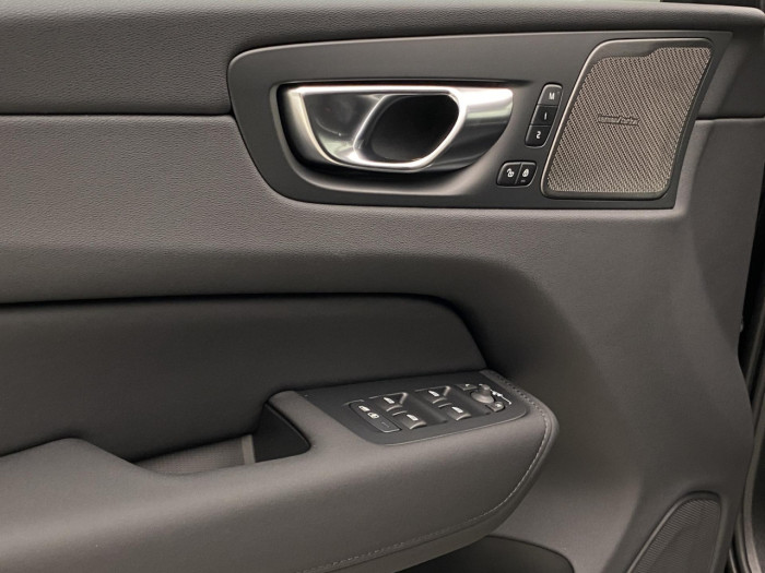 Volvo XC60 B5 AWD AUT BRIGHT PLUS na operativní leasing