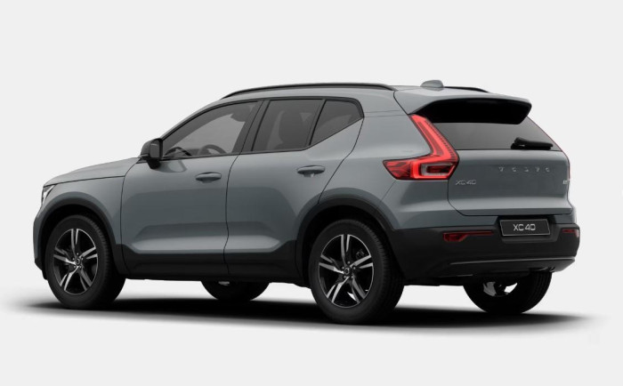 Volvo XC40 B3 AUT DARK PLUS na operativní leasing