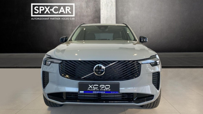 Volvo XC90 PLUS DARK, T8 AWD, 228+107 kW / 310+145 HP na operativní leasing