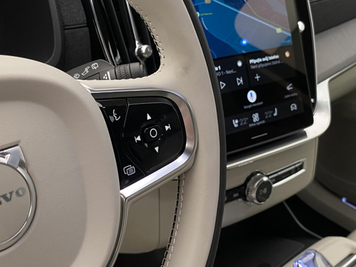 Volvo XC90 T8 AWD Plug-in BRIGHT PLUS 7m na operativní leasing