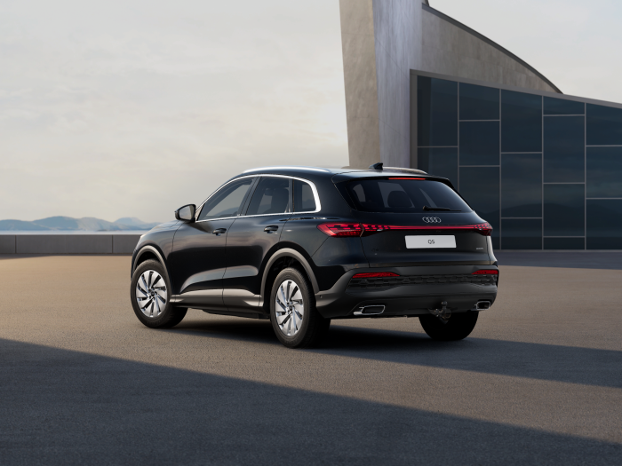 Audi Q5 e-hybrid quattro 220kW STR na operativní leasing