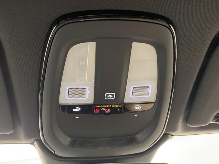 Volvo XC60 B5 AWD AUT DARK PLUS na operativní leasing