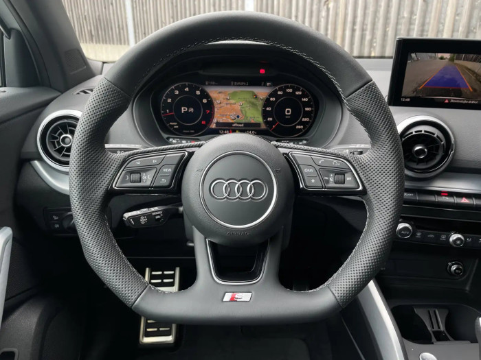 Audi Q2 S line 1.5 TFSI 110 kW Benzín Automatická převodovka na operativní leasing