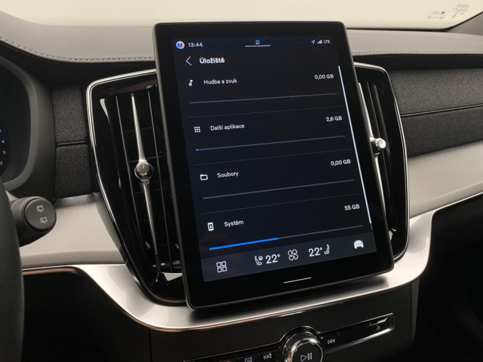 Volvo XC90 B5 AWD AUT BLACK EDITION PLUS na operativní leasing