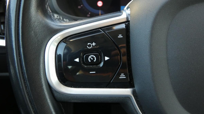 Volvo V90 B4 mHEV AWD aut. Momentum Pro na operativní leasing