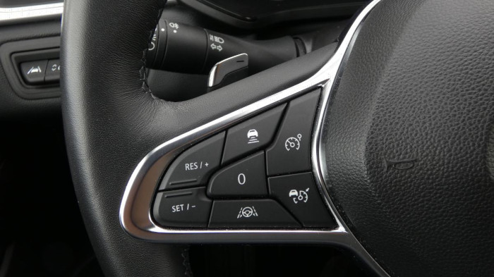 Renault Captur 1,3 TCe 140 Techno EDC na operativní leasing