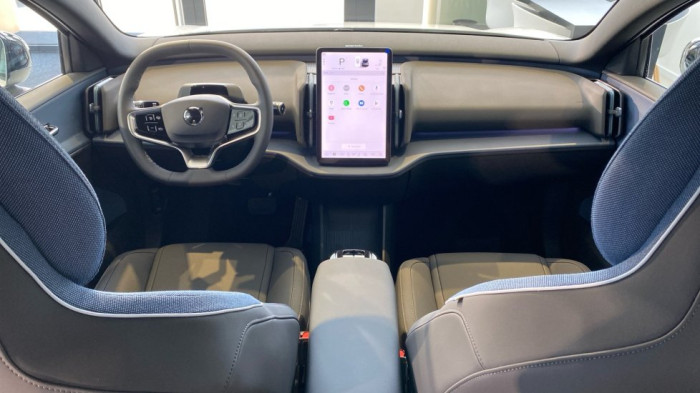 Volvo EX30 PLUS, Single Motor Extended Range, 200 kW / 272 HP na operativní leasing