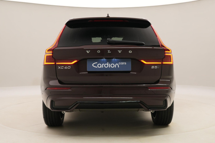 Volvo XC60 B5 AWD AUT DARK PLUS na operativní leasing