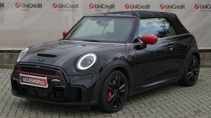 Volvo XC40 B3 PLUS DARK DCT na operativní leasing