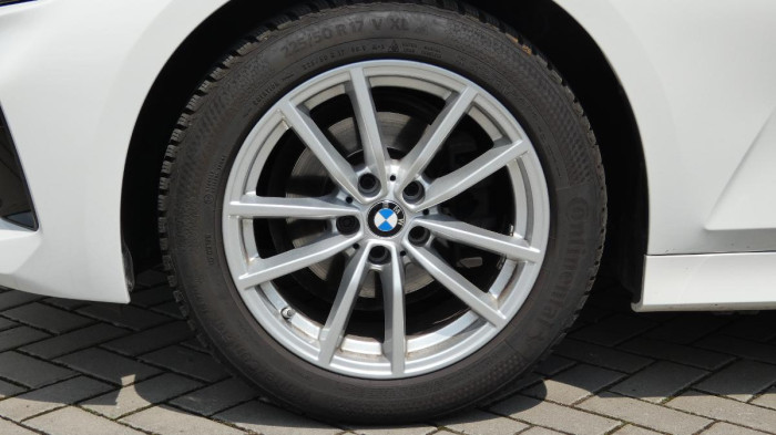 BMW Řada 3 318i Advantage Touring na operativní leasing