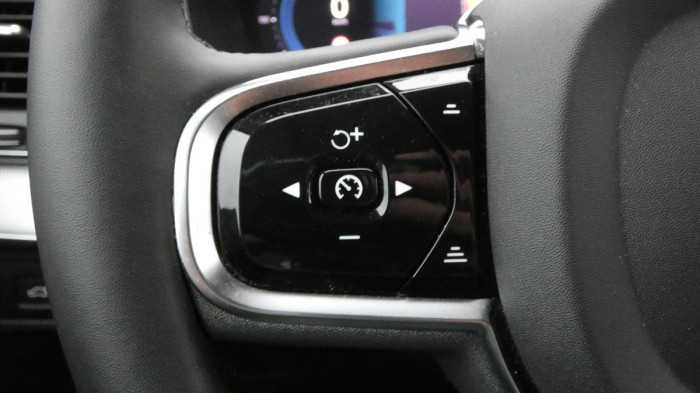 Volvo XC90 B5 AWD Core 7 míst na operativní leasing