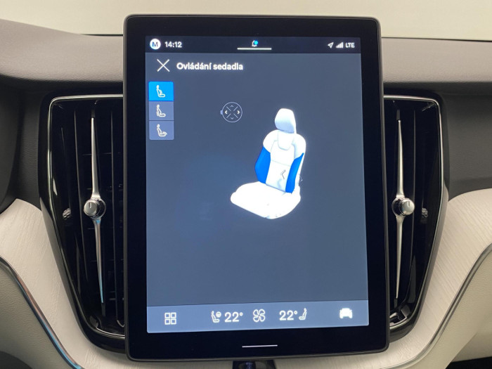 Volvo XC60 B5 AWD AUT DARK PLUS na operativní leasing