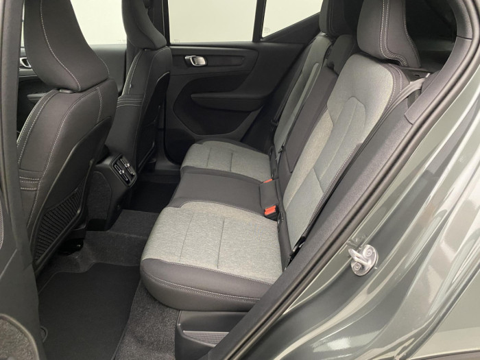 Volvo XC40 B3 AUT DARK PLUS na operativní leasing