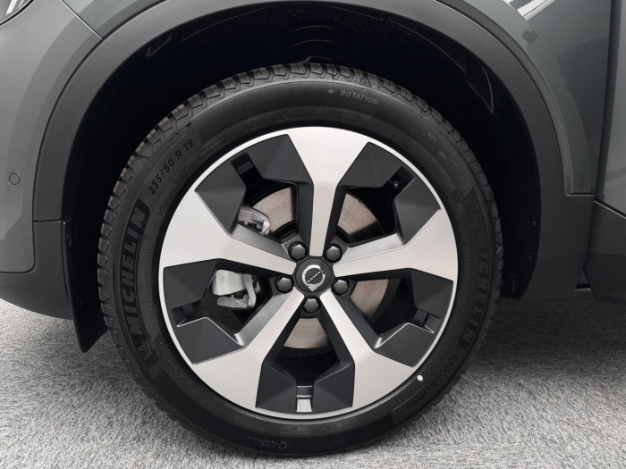 Volvo XC40 B3 AUT DARK PLUS na operativní leasing