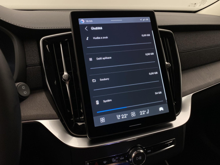 Volvo XC90 T8 AWD RECHARGE DARK PLUS 7m na operativní leasing