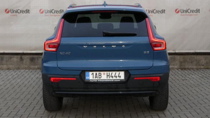 Volvo XC40 B3 PLUS DARK na operativní leasing